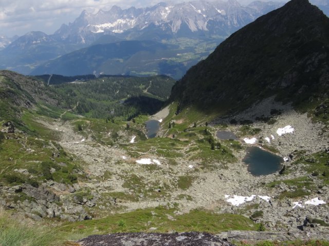 uitzichtopverschillendebergmeertjesonderons.jpg