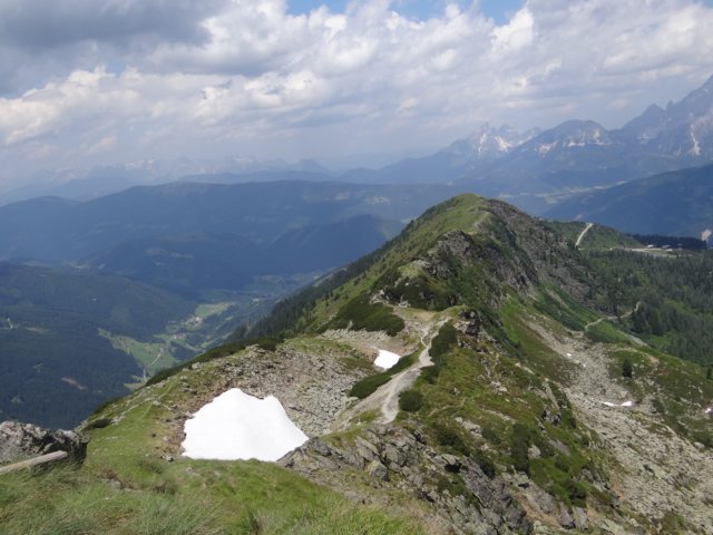 uitzichtvanafdelaatstestopopwegnaardetopvanderippeteck2095m.jpg